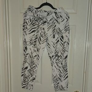 HUE Zebra Print Ankle Pants in Black and White Super‎ Stretchy